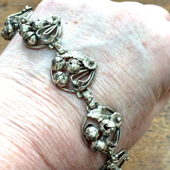 Hobe Sterling Silver floral pendants bracelet linked panel chain & safety chain - Picture 12 of 13